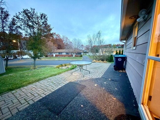 Building Photo - 45 Kinglet Dr