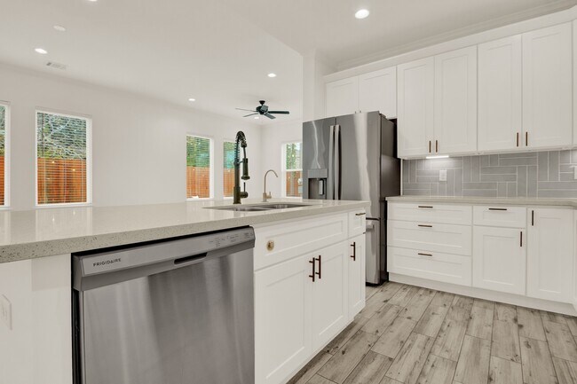 Building Photo - 6635 T C Jester Blvd