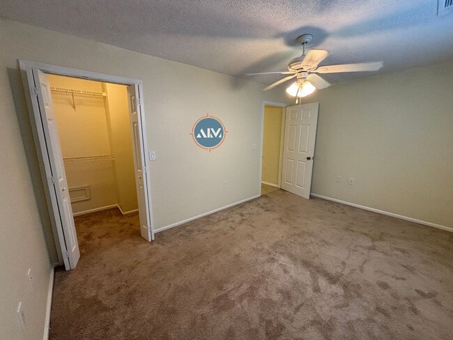 Building Photo - Spacious 3-Bedroom Villa in Woodbridge – T...