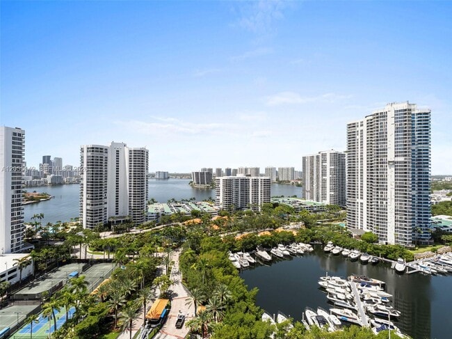 Building Photo - 19400 Turnberry Way
