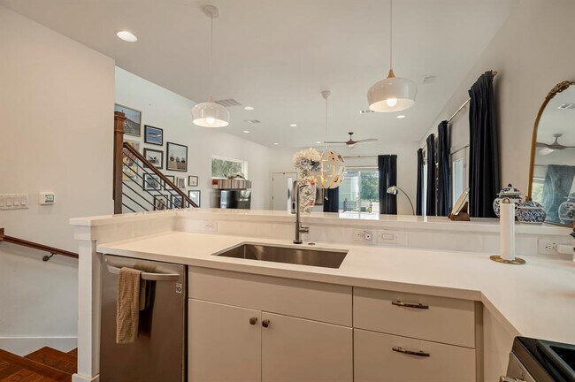 Building Photo - 2812 Oak Springs Dr