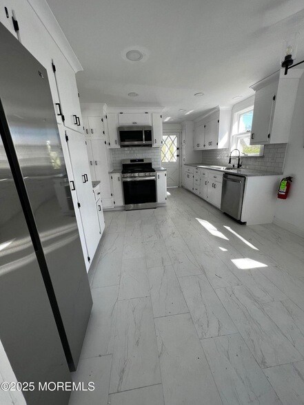 Building Photo - 205 Locust Ave