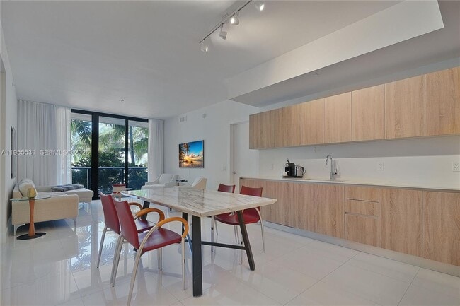 Building Photo - 2960 NE 207th St