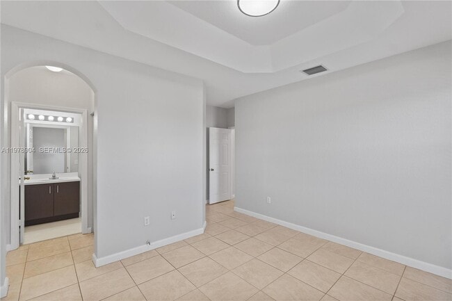 Building Photo - 1655 NE 33rd Rd