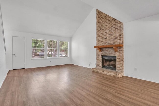 Building Photo - 9611 Meadowheath Dr
