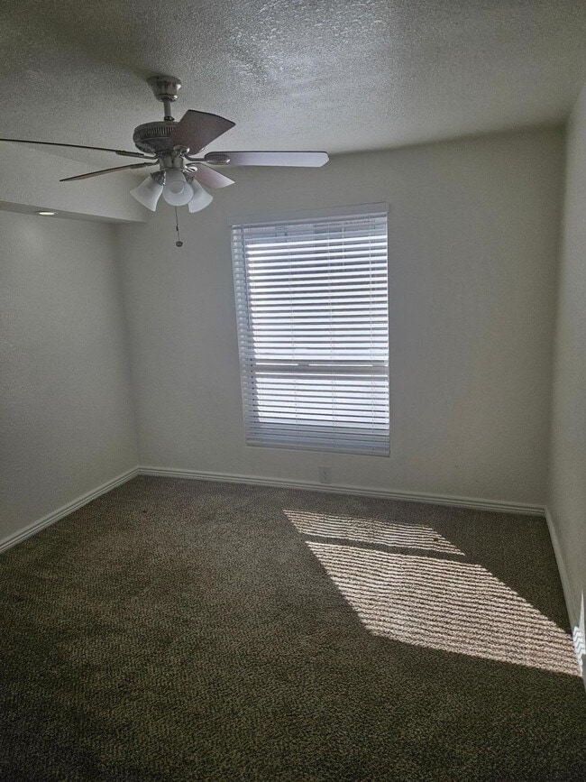 Building Photo - 1310 S Hardy Dr