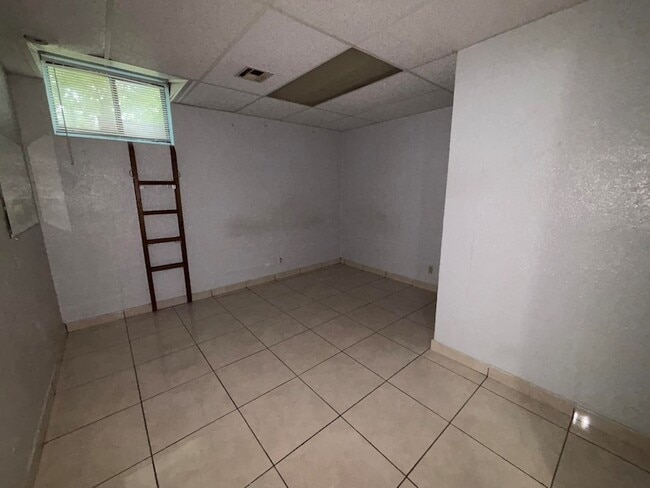 Building Photo - 1417 Matthew Dr