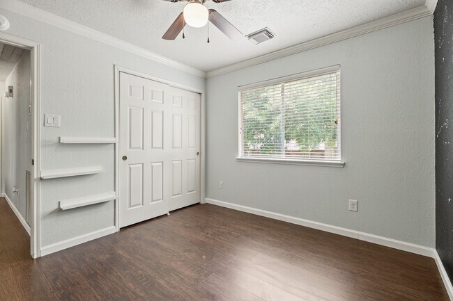 Building Photo - 14310 Sun Harbor Dr