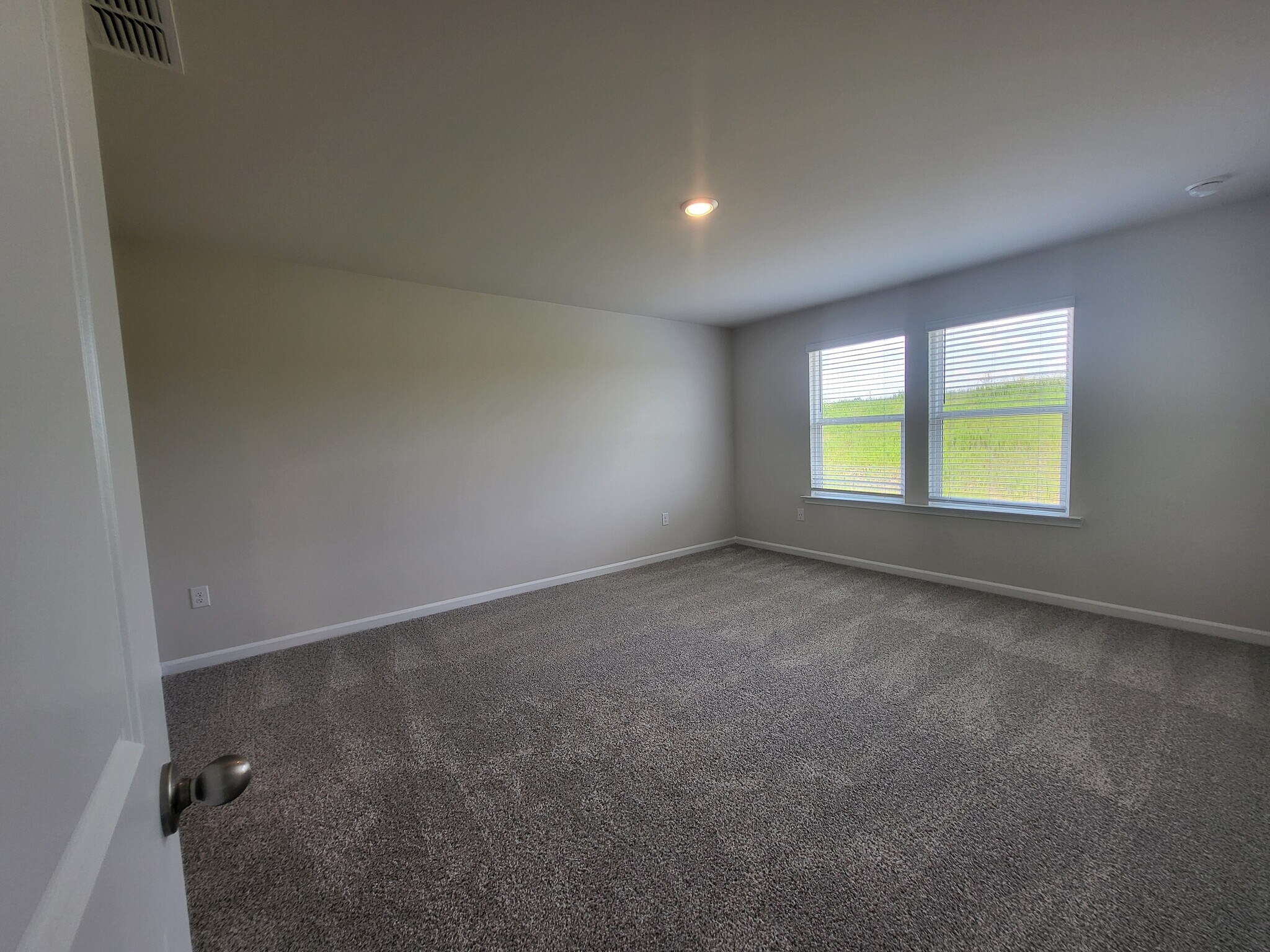 Spacious Master - 250 Sope Creek Cir