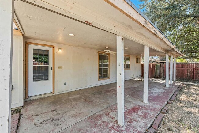 Building Photo - 609 Riverwood Dr