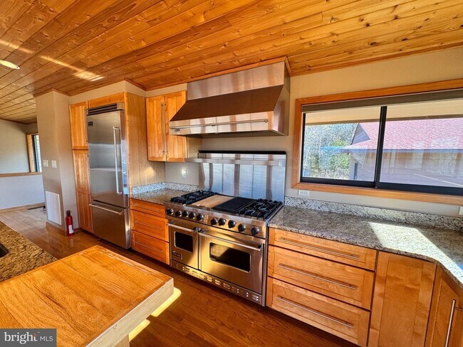 Building Photo - 72 Jordans Rd