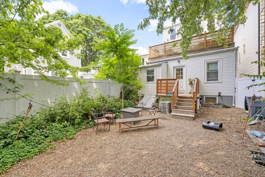 Building Photo - 338 Hurley St