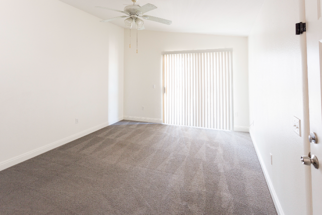 Building Photo - 2110 Los Feliz St