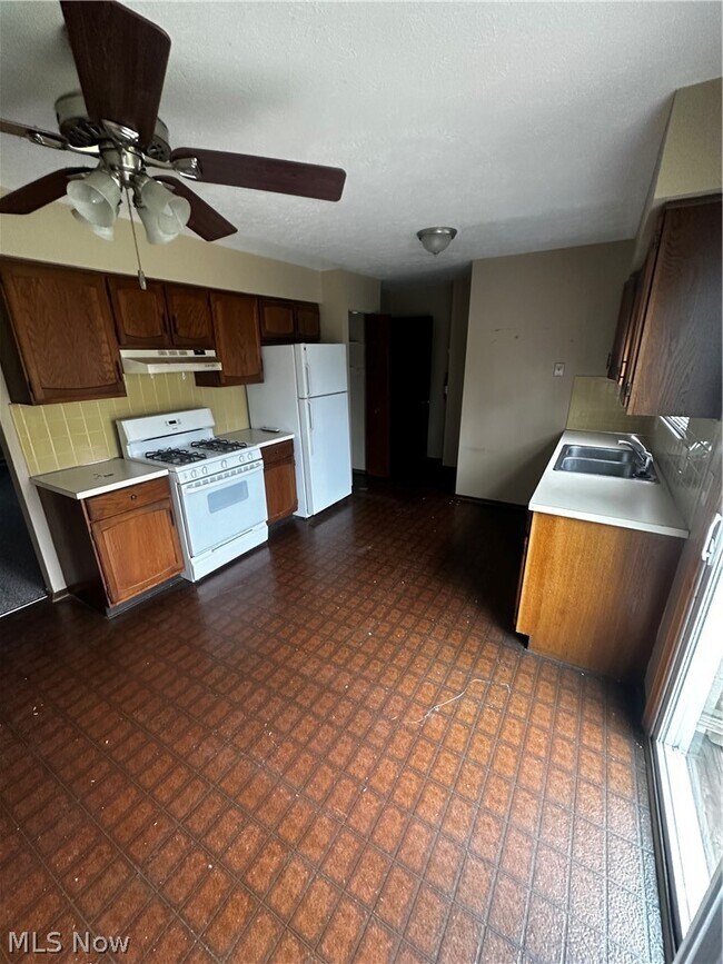 Building Photo - 3747 Iona Ave