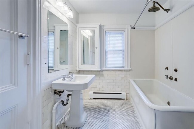 Building Photo - 8 Sibley Pl
