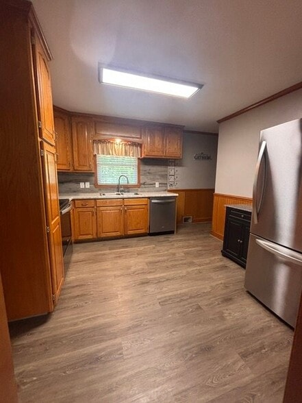 Building Photo - 586 Graceland Dr