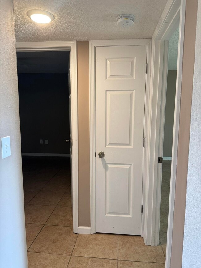 Building Photo - 608 W Sunset Blvd