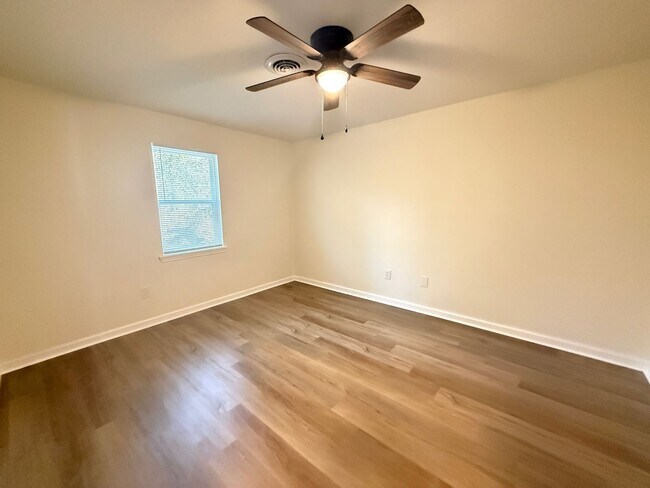 Building Photo - 1615/1617 Cedar Shoals Dr