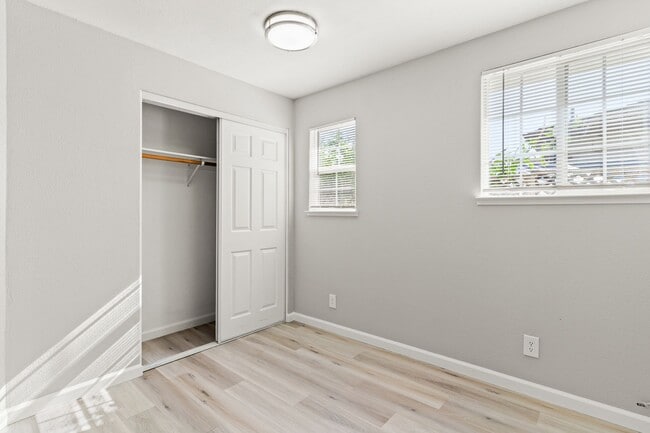 Building Photo - Remodeled 4-Bedroom House w/ Private Yard in Oakland