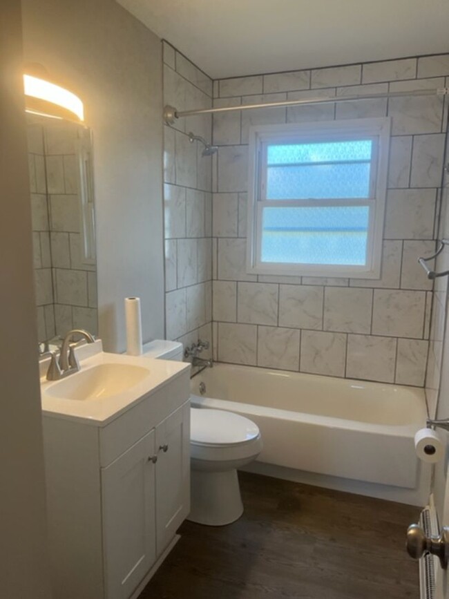 Building Photo - Recently Renovated Single Family