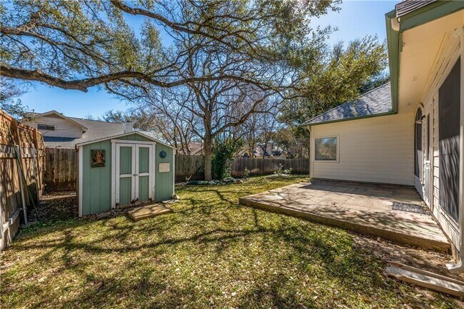 Building Photo - 15831 W Dorman Dr