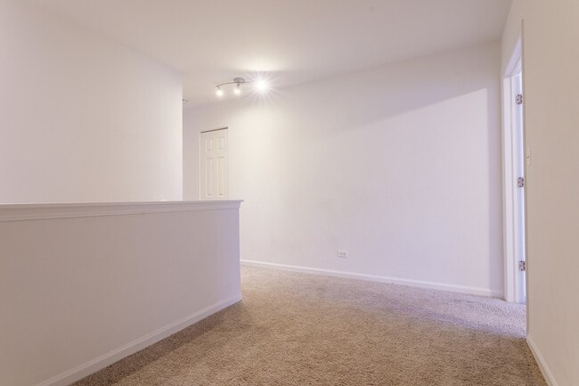 Building Photo - 261 Springbrook Trail S
