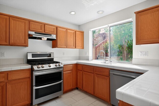 Building Photo - Beautiful 4-Bedroom Home