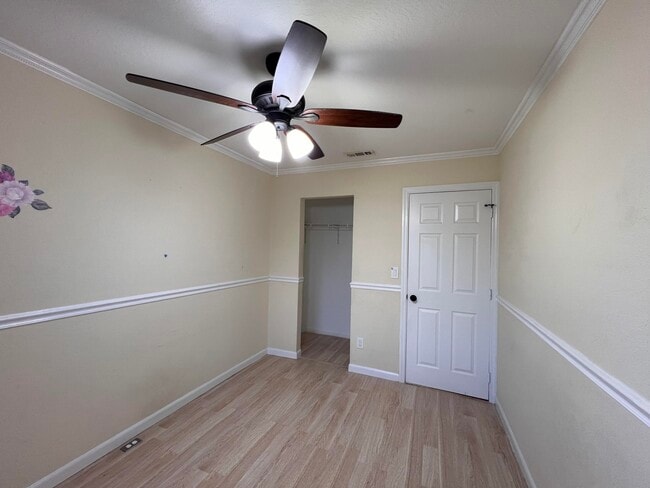 Building Photo - 5202 Bayside Dr