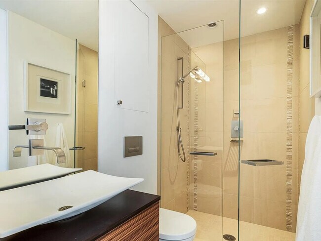 Building Photo - 1080 Chestnut St