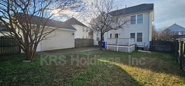 Building Photo - 820 Maltby Cres