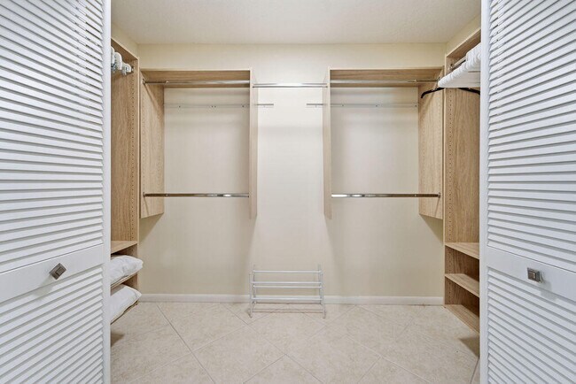 Building Photo - 5562 Reynolds Rd