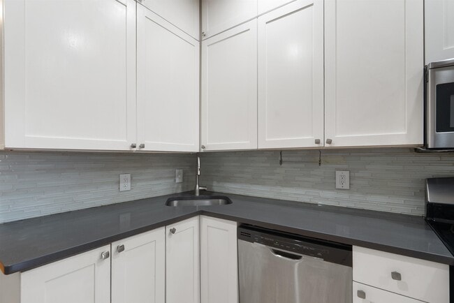 Building Photo - 809 Park Ave