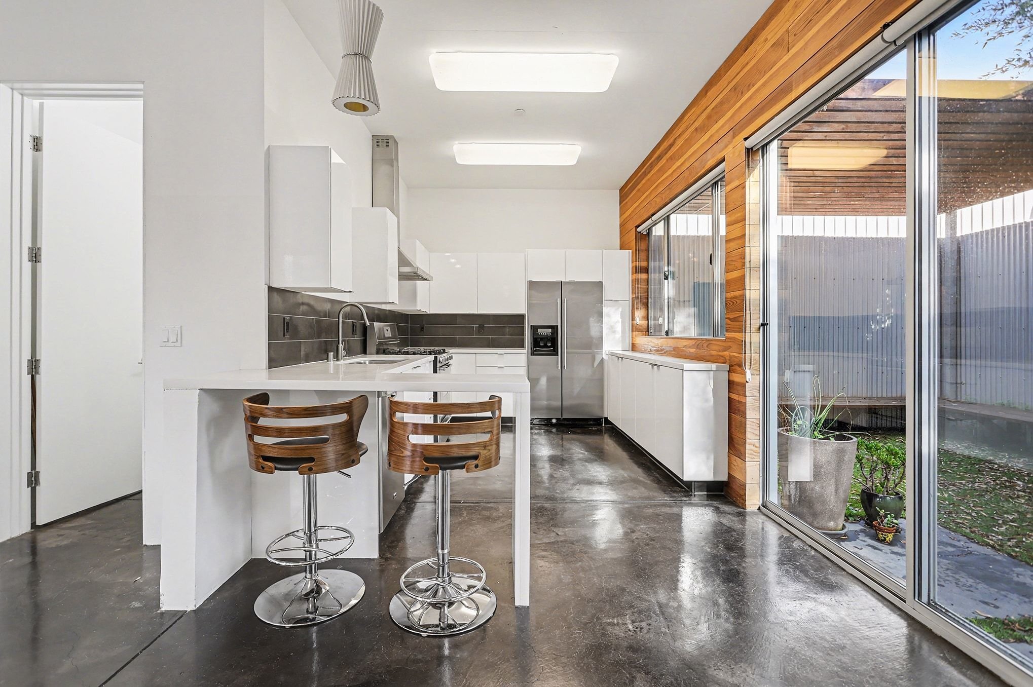 Building Photo - 3425 Louise St