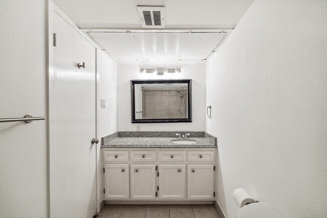 Building Photo - 3922 W Alabama St