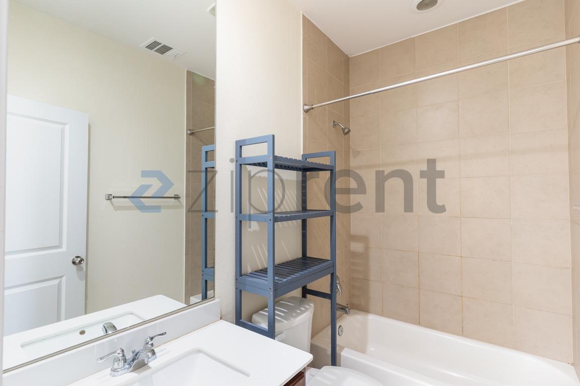 Building Photo - 101 Arctic Cir