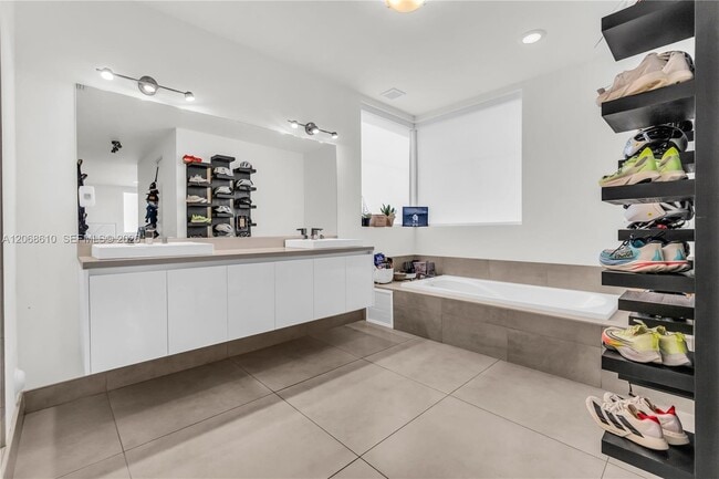 Building Photo - 9730 NW 74th Terrace