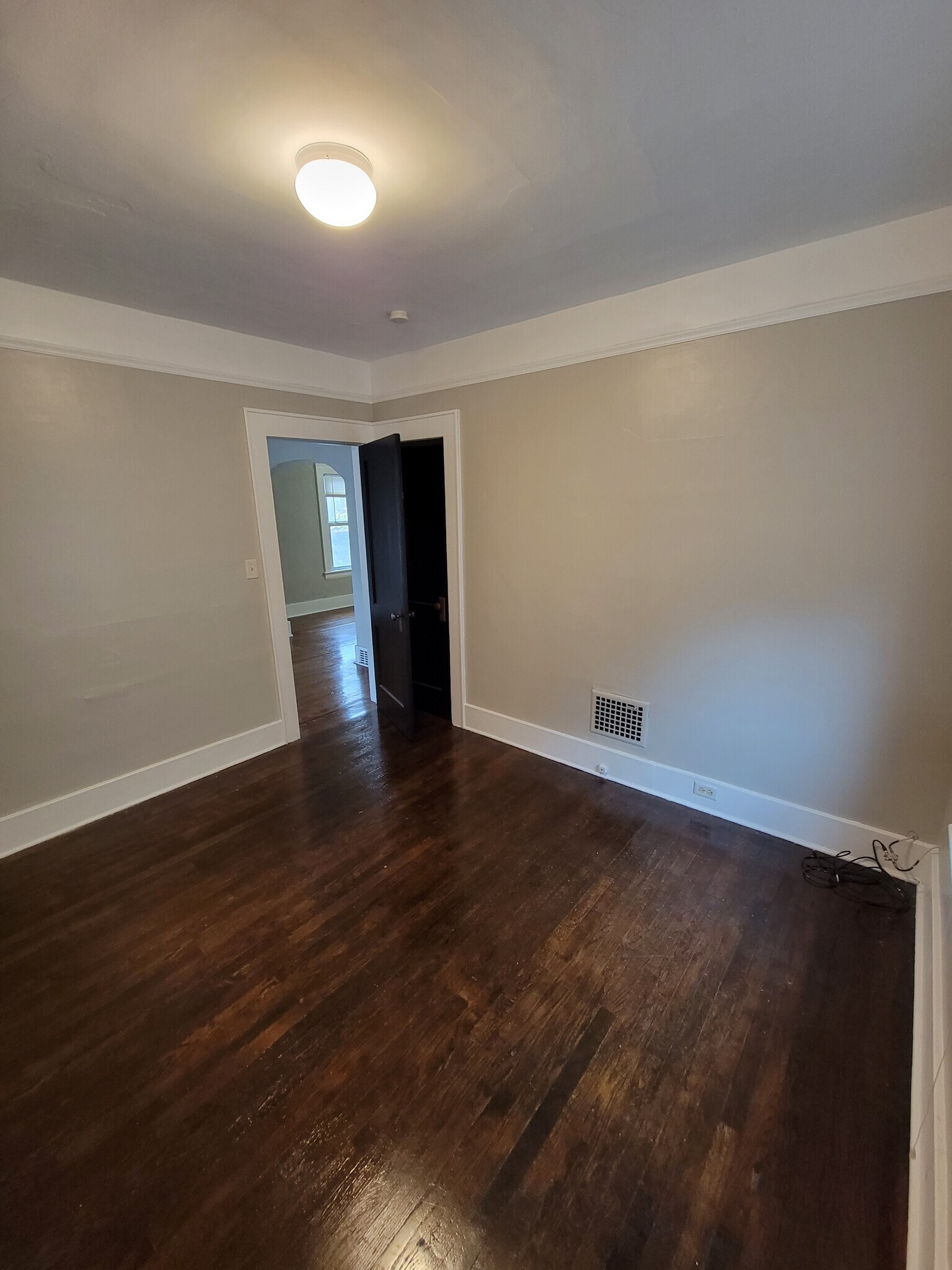 Building Photo - 915 2nd St