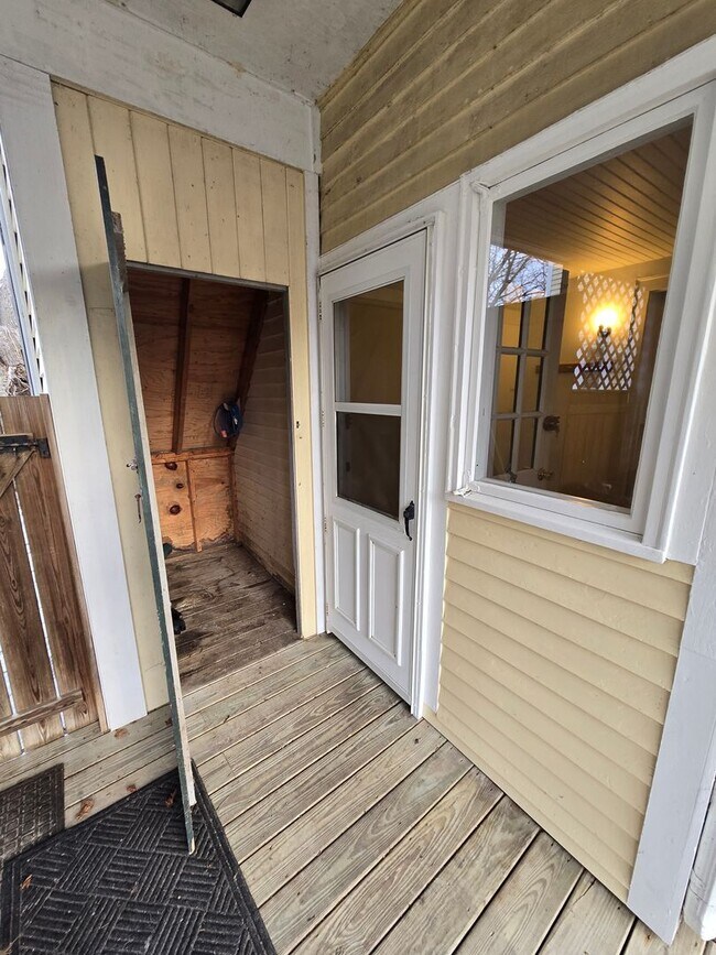 Building Photo - 5 Hillside Ave