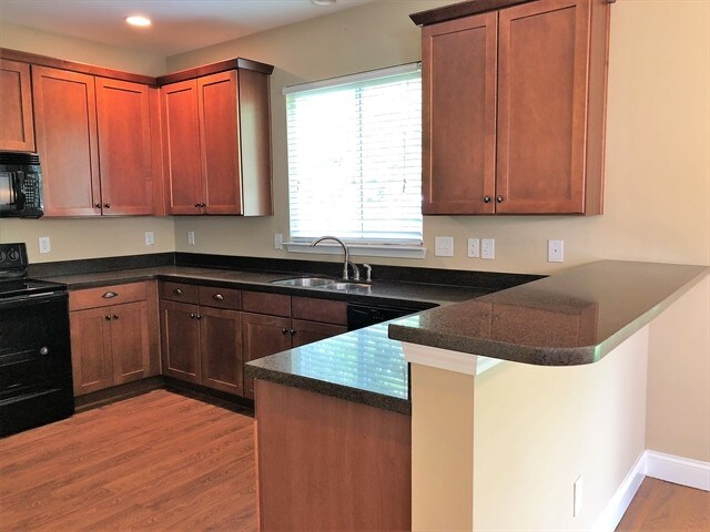 Building Photo - 8824 Shadowglen Dr