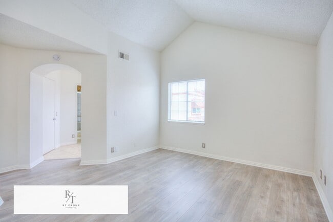 Building Photo - Freshly painted and featuring brand new 2nd-floor flooring 3 Bedrooms, 2.5 Bathroom in Baldwin Park