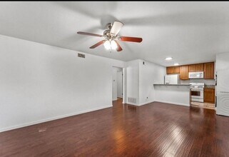 Building Photo - Rent Today! Available Charming 2 Bed 1 Bath in North Highlands Area!