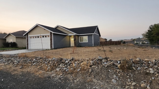 Building Photo - 7618 McBeth Ln NE