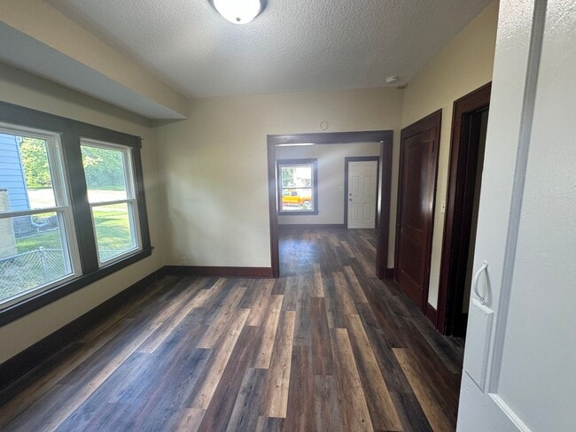 Building Photo - Updated 2 Bedroom Home in Moline | Fenced Yard | Central Air | Dishwasher