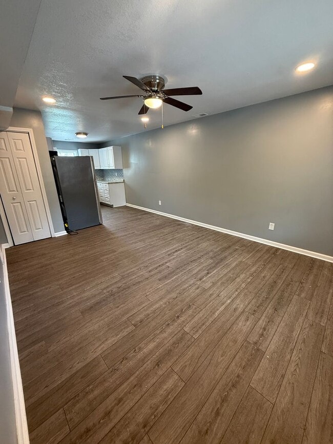 Building Photo - Modern Comfort Meets Convenience – 2BR available now!