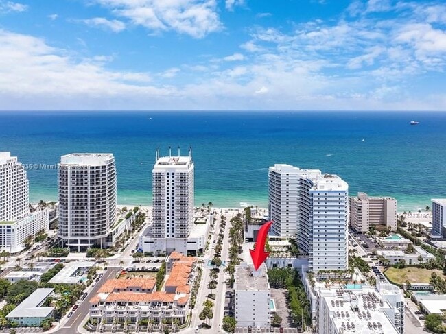 Building Photo - 3000 Riomar St