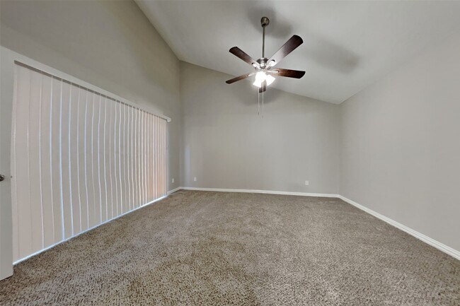 Building Photo - 11835 Hillbrook Dr