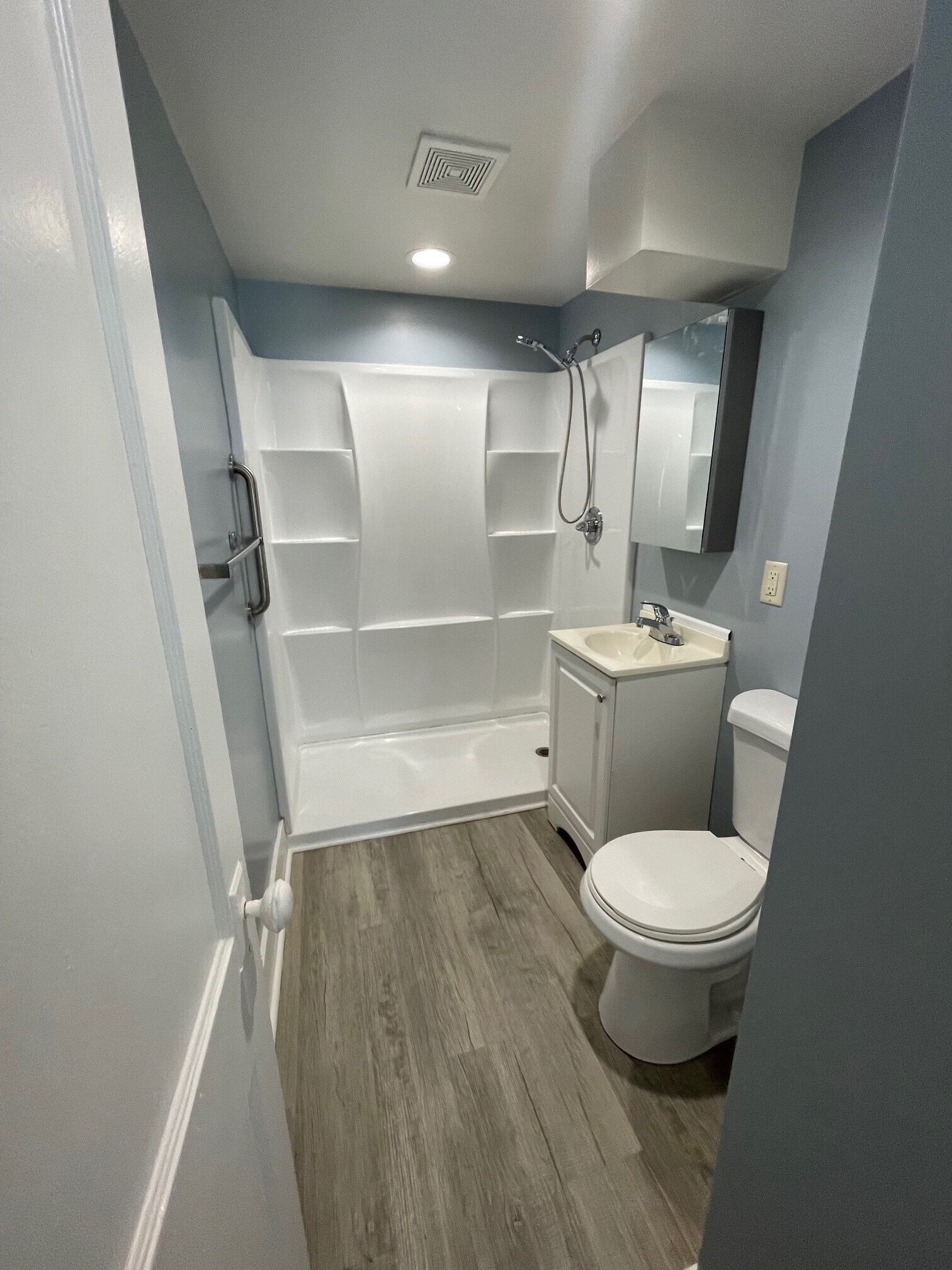 Bathroom - 2129 Lincoln Ave