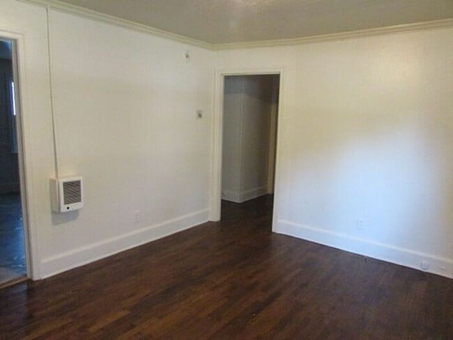 Building Photo - Spacious Three Bedroom