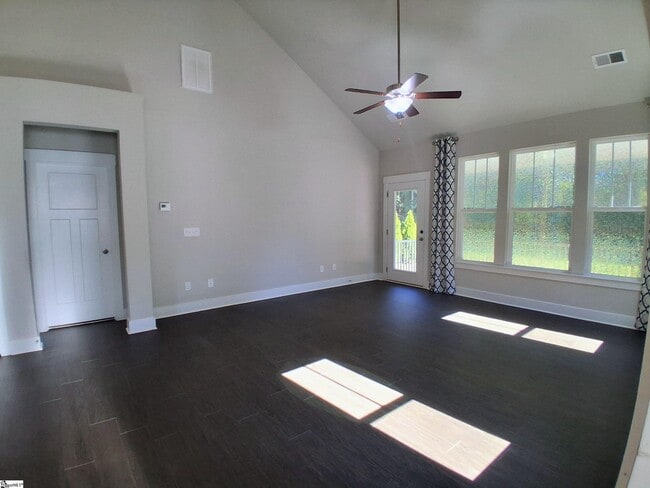 Building Photo - 22 Creekhaven Ln