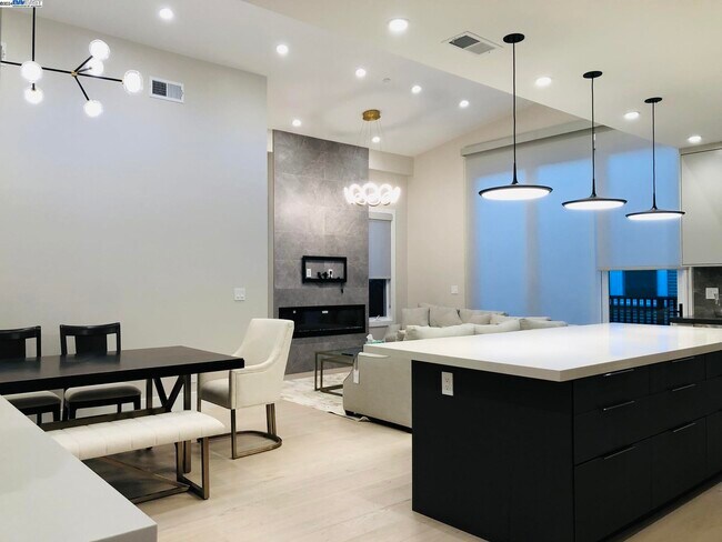 Primary Photo - 466-4B1 Ruthven,Palo Alto CA 94301